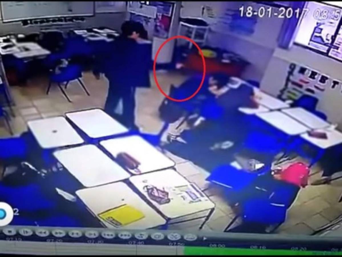 México: Video registra momento en que estudiante dispara contra sus compañeros